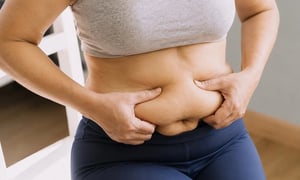 4 thói quen khiến phụ nữ trung niên khó giảm mỡ bụng